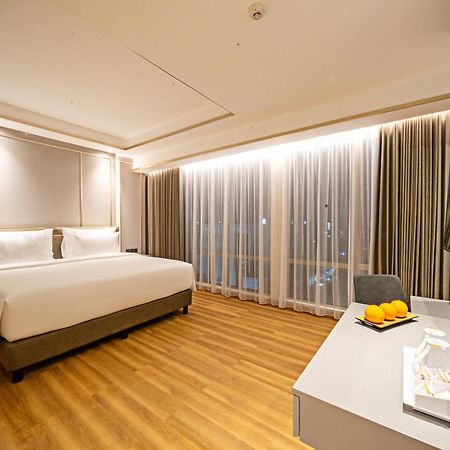 Platinum Hotel Tunjungan Surabaya Luaran gambar