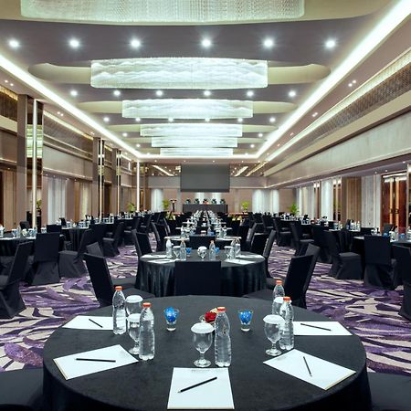 Platinum Hotel Tunjungan Surabaya Luaran gambar