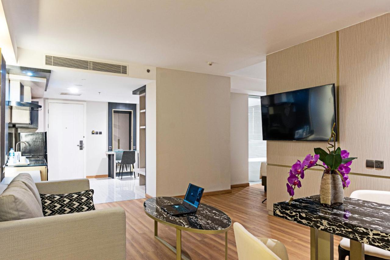 Platinum Hotel Tunjungan Surabaya Luaran gambar