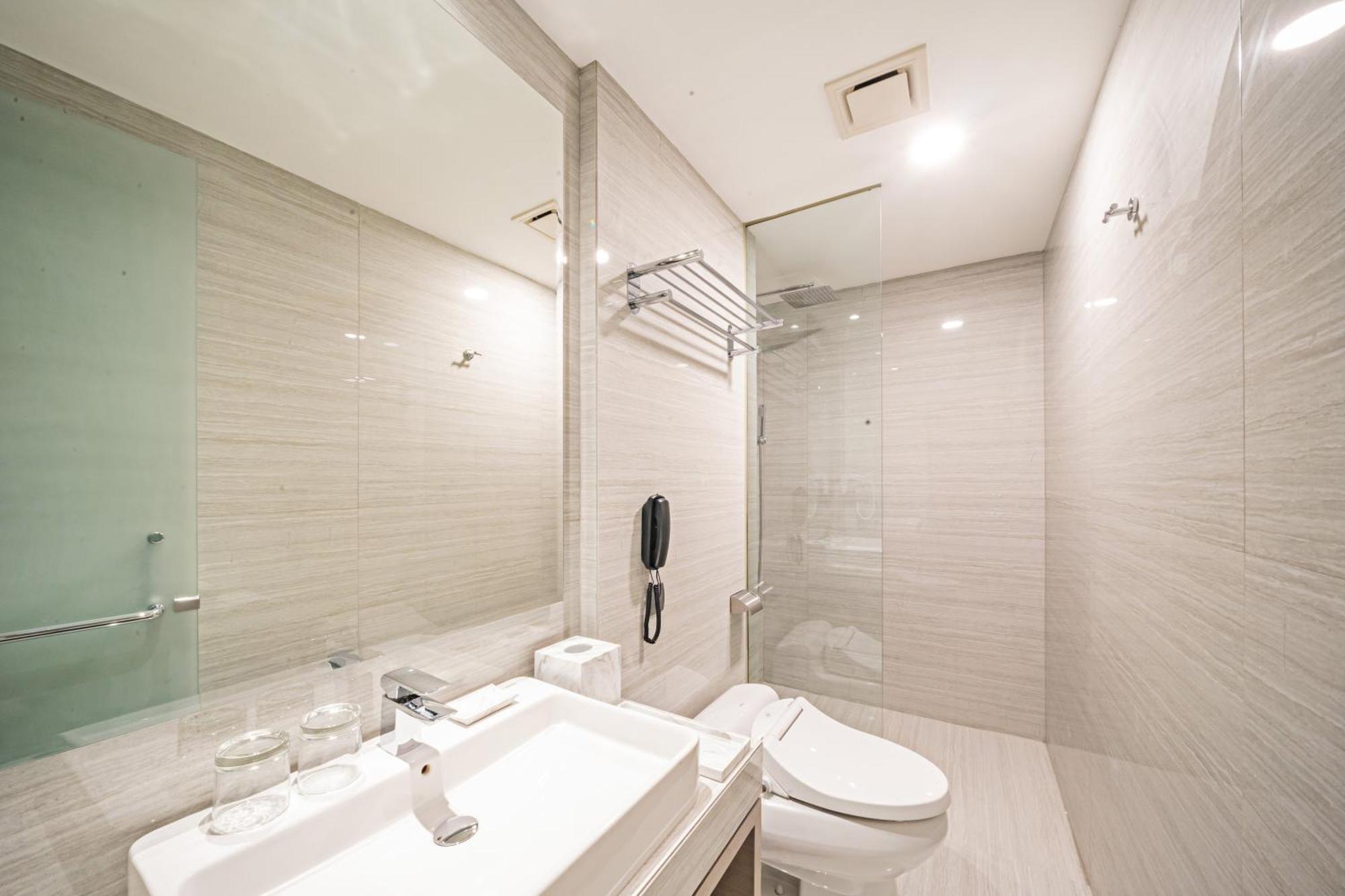 Platinum Hotel Tunjungan Surabaya Luaran gambar