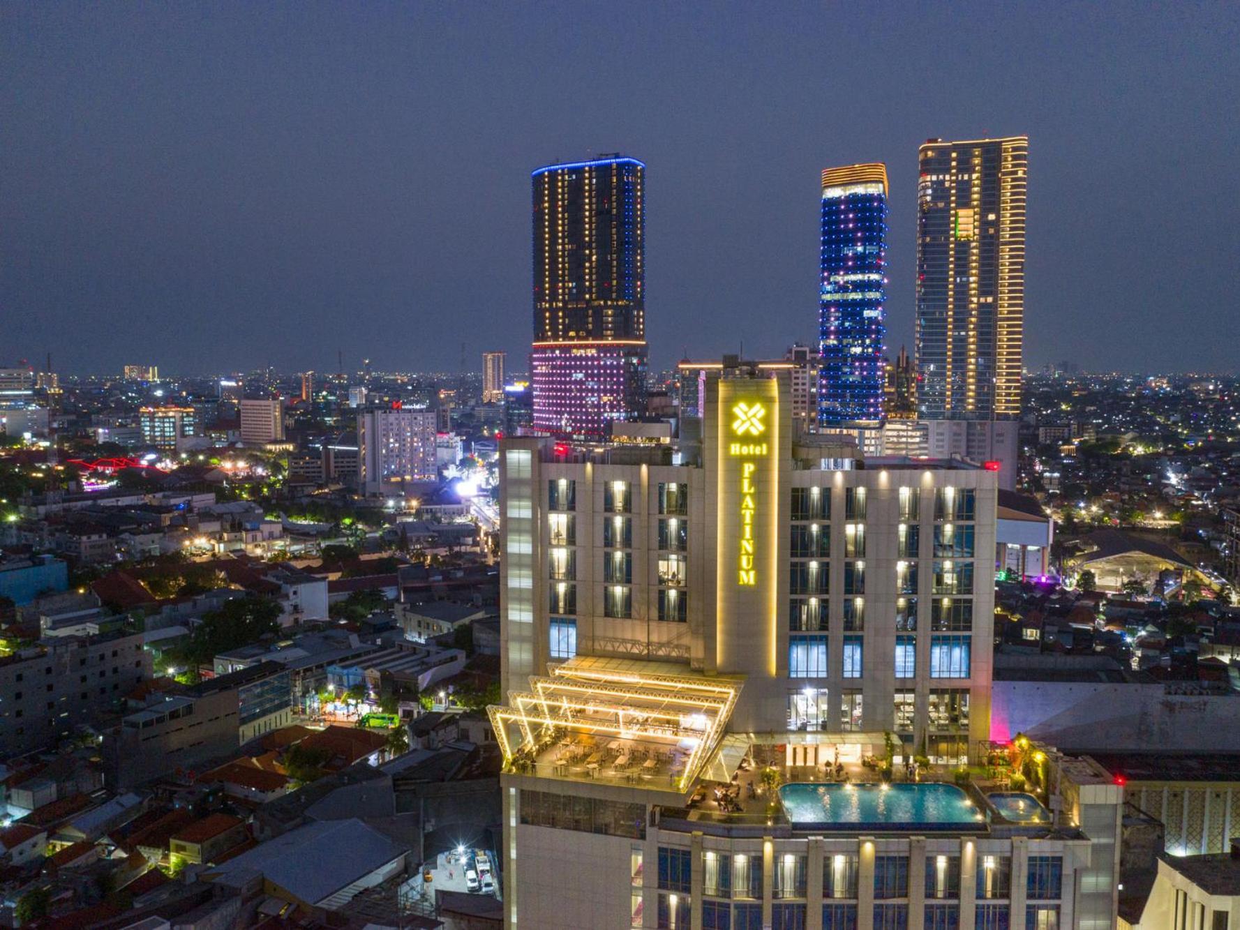 Platinum Hotel Tunjungan Surabaya Luaran gambar