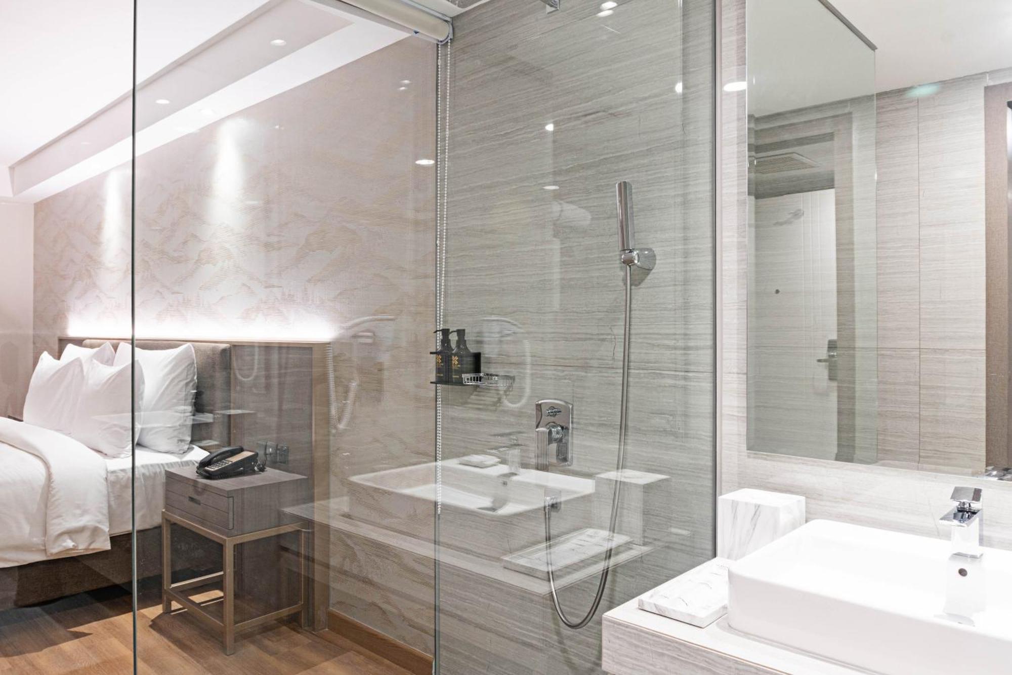 Platinum Hotel Tunjungan Surabaya Bilik gambar