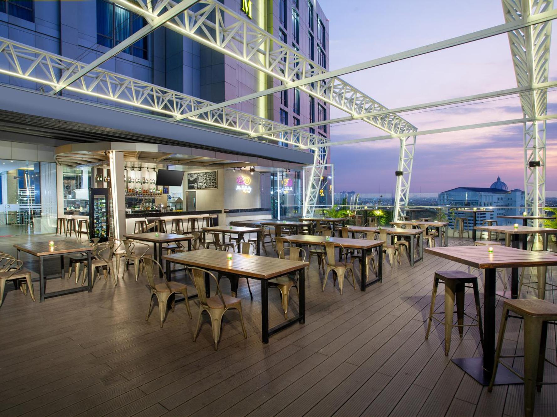 Platinum Hotel Tunjungan Surabaya Luaran gambar