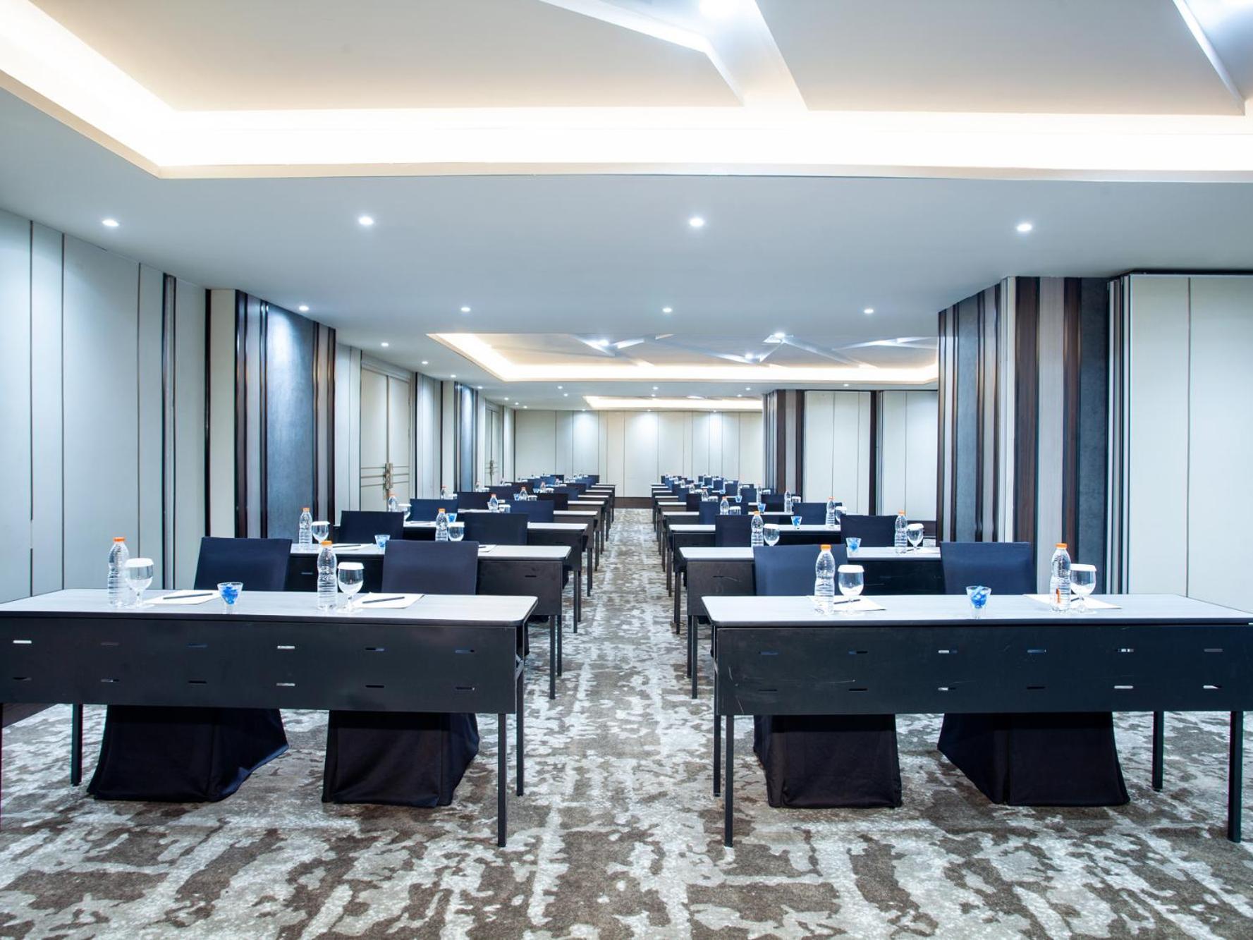 Platinum Hotel Tunjungan Surabaya Luaran gambar